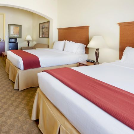 Holiday Inn Express Hotel & Suites Zapata By Ihg מראה חיצוני תמונה